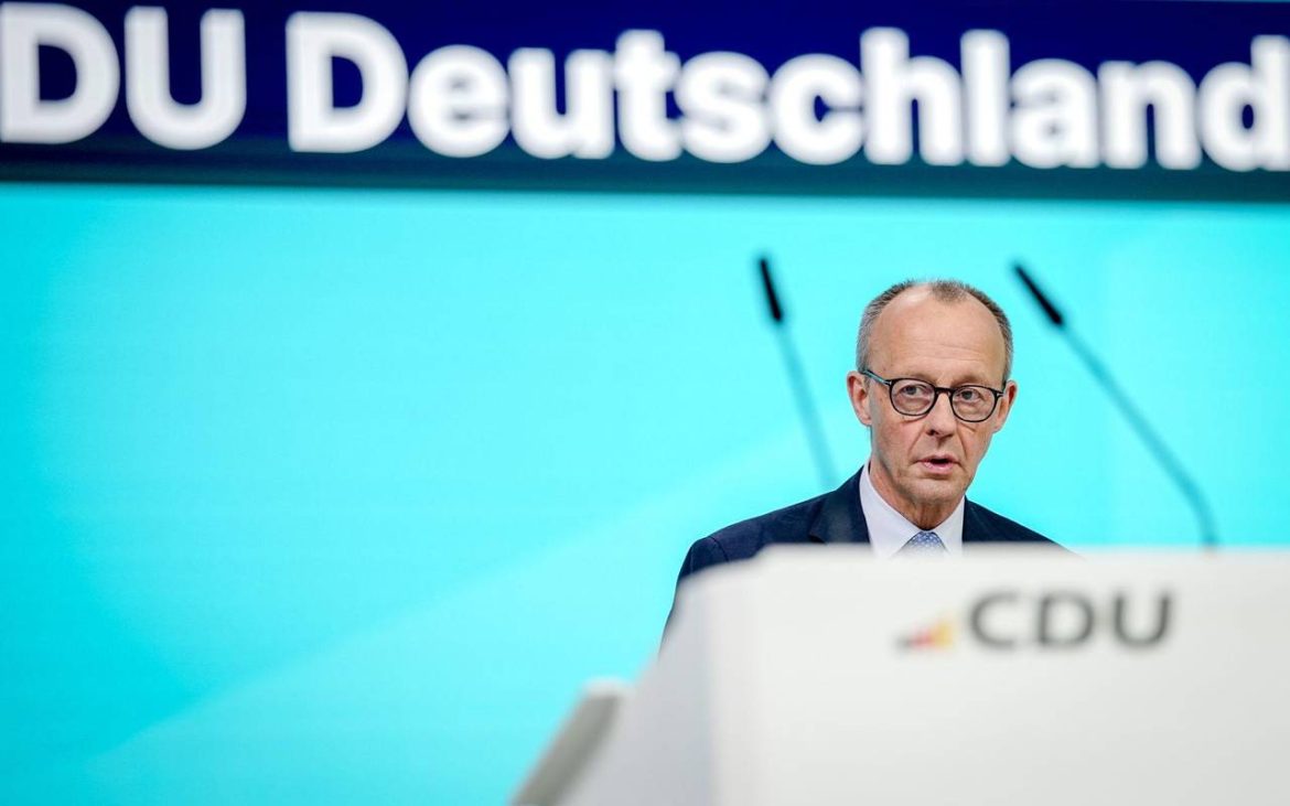 Die CDU verabschiedet auf ihrem Bundesparteitag eine Altersgrenze von 14 Jahren für soziale Medien und legt neue Leitlinien zur Teilzeitarbeit fest, inklusive Schutzregeln für Schüler.