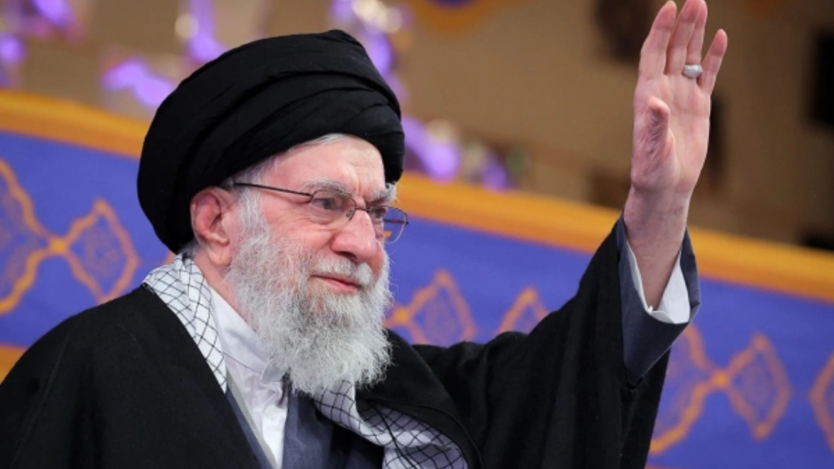 Israelischer Angriff auf Teheran: Oberster iranischer Führer Ali Chamene’i getötet, Leiche unter Trümmern gefunden. Politische Nachfolge unklar.