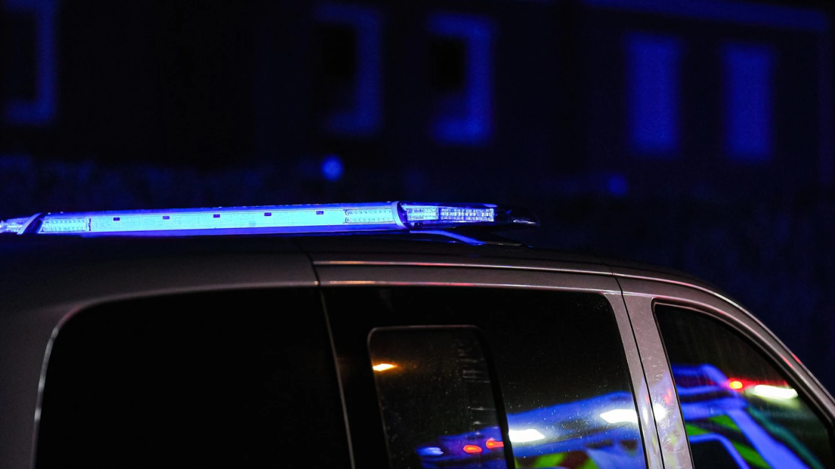 Nach Einbruch in Neuwied: Polizei findet gestohlene E-Mountainbikes auf A61 im Hunsrück. Täter flüchtig, Ermittlungen laufen auf Hochtouren.