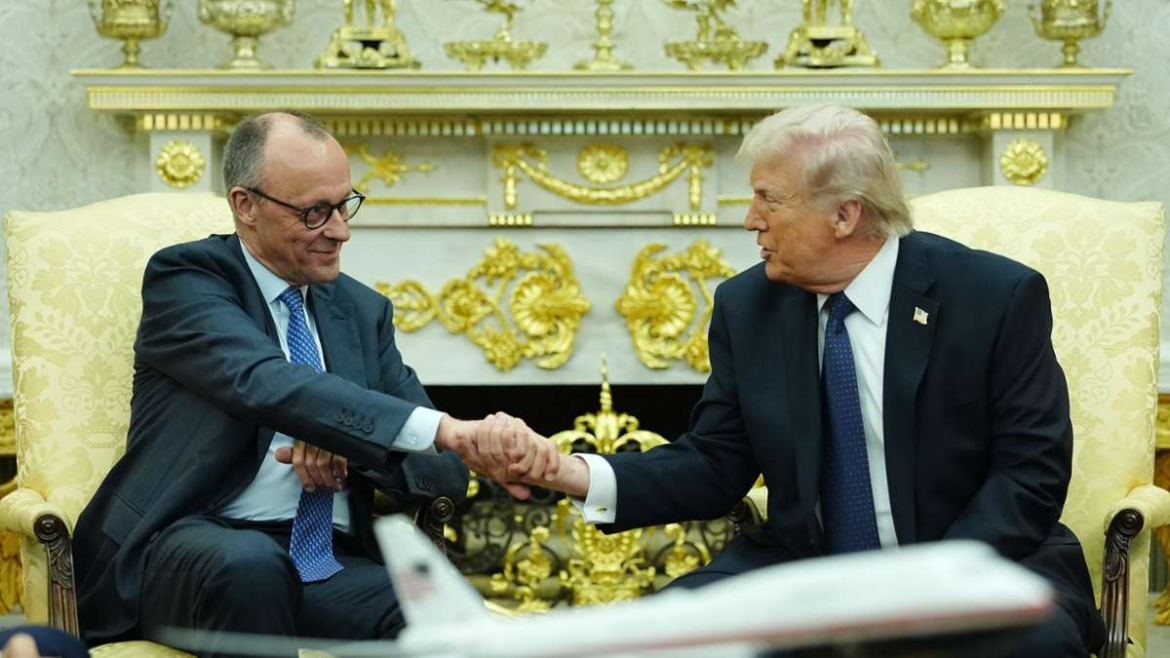 US-Präsident Donald Trump schenkt seinen Ministern Florsheim-Schuhe, die sie bei Treffen tragen müssen, berichten Medien über ungewöhnliches Mode-Regiment.