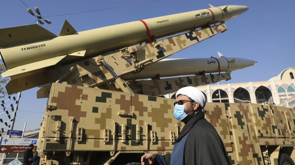 US-Militärpräsenz steigt, Inspektionen durch IAEA laufen weiter. Satellitenaufnahmen zeigen aktive Nuklearanlagen in Iran, berichten 4thebike.de.