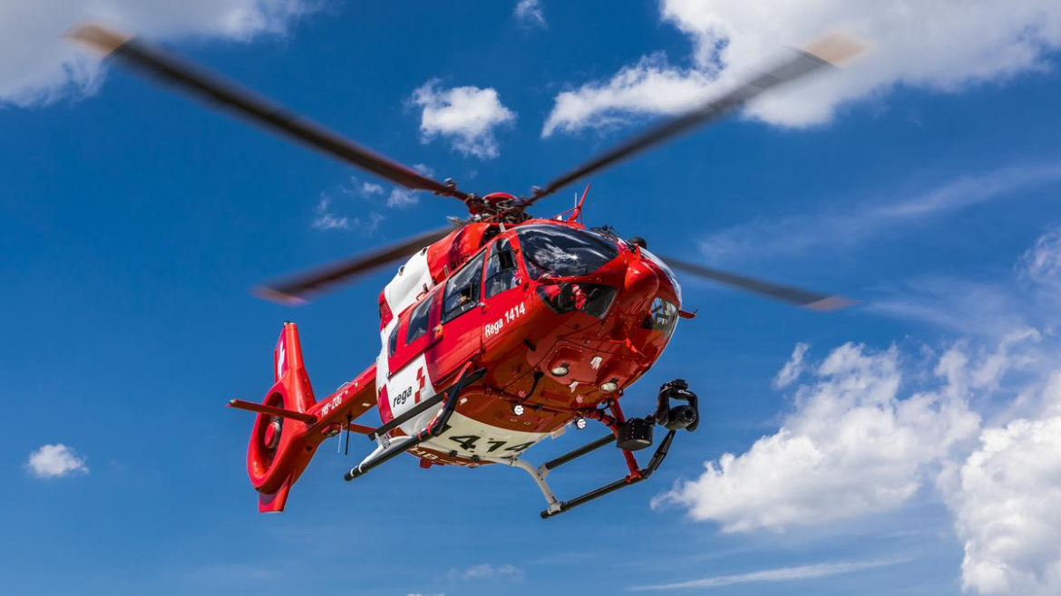 Gondel am Titlis stürzt bei starkem Wind ab – Rega-Helikopter im Einsatz, Evakuierung läuft, Unklarheit über Anzahl der Passagiere, Rettungsmaßnahmen vor Ort.