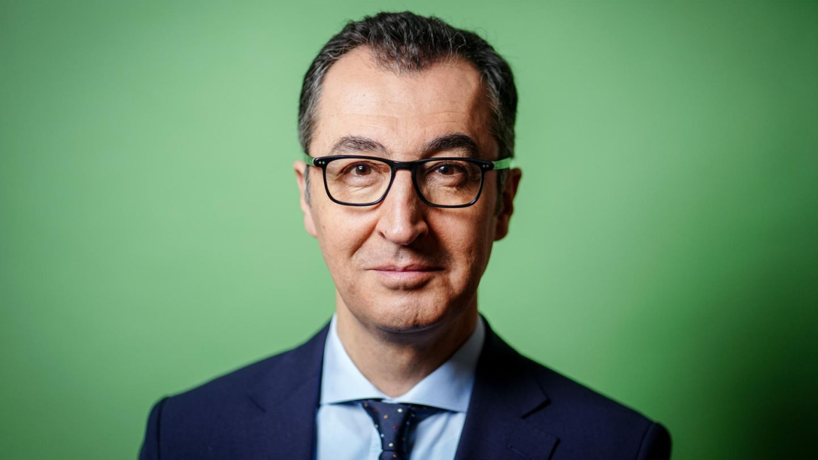 Cem Özdemir steigt nach Landtagswahl in Baden-Württemberg auf Platz zwei im INSA-Ranking, Grüne knapp vor der CDU – Umfrage zeigt klare Gewinner.