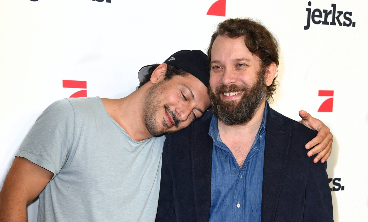 Nach Vorwürfen von Collien Fernandes gegen Christian Ulmen reagiert ProSieben: Die Comedy-Serie „Jerks“ wird vorübergehend aus dem Programm genommen.