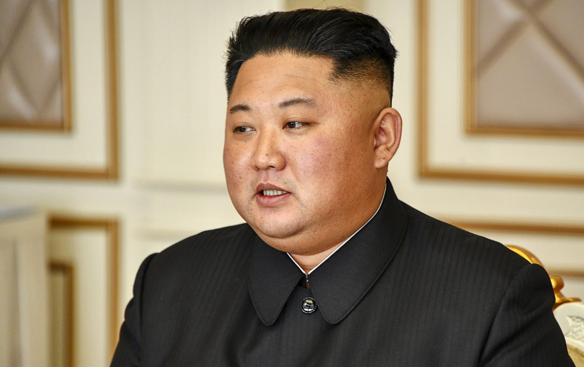 Nordkoreas Führer Kim Jong Un wurde erneut bestätigt. Seine Schwester Kim Yo Jong fehlt überraschend in der Staatskommission laut Reuters.