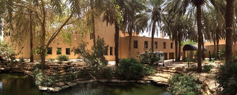 Wie zurückkehren und wohin sich wenden: Botschaftskontakte und Reisewege für Deutsche in Saudi-Arabien 2026