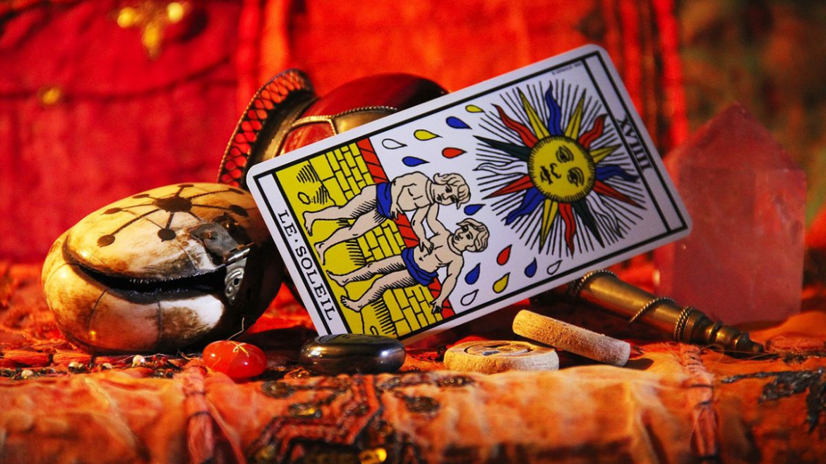 Entdecken Sie Ihr Tarot Horoskop für den 6. März 2026. Intuition für Wasserzeichen, Erfolg für den Stier und Transformation für Skorpione. Jetzt Karten legen lassen!