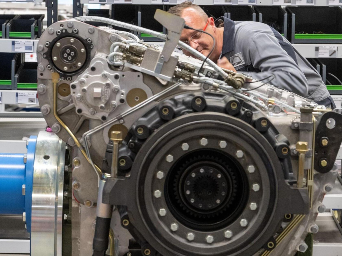 Renk meldet für 2025 Rekorde bei Umsatz, Gewinn und Aufträgen. Dividende steigt deutlich. Rüstungsgeschäft bleibt Wachstumstreiber.