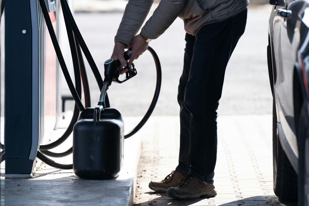 Zoll kontrolliert verstärkt Tank-Touristen an Polen- und Tschechien-Grenzen wegen hoher Spritpreise und Preisunterschieden von bis zu 60 Cent pro Liter.