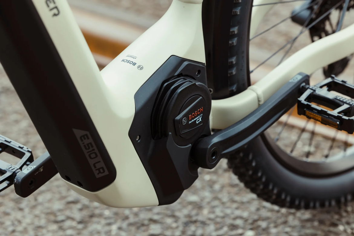 E-Bike Reichweite erhöhen: 10 praktische Tipps für mehr Kilometer. Reifendruck, Unterstützungsstufe und Fahrstil – so holen Sie das Maximum raus.