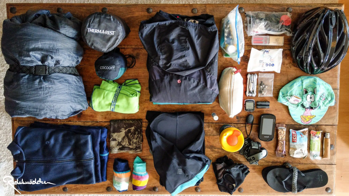 Fahrradtour Packliste: Komplette Checkliste für Tages- und Mehrtagestouren. Kleidung, Werkzeug, Verpflegung und Notfallset – nichts vergessen!