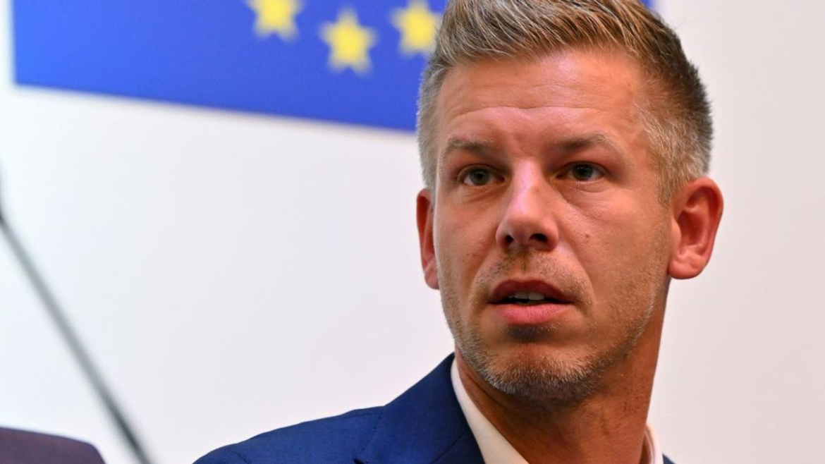 Péter Magyar führt Ungarn in eine neue Ära. Lesen Sie Details zu seiner Ukraine-Strategie, EU-Milliarden und warum er ein Referendum über Kiews Beitritt plant.