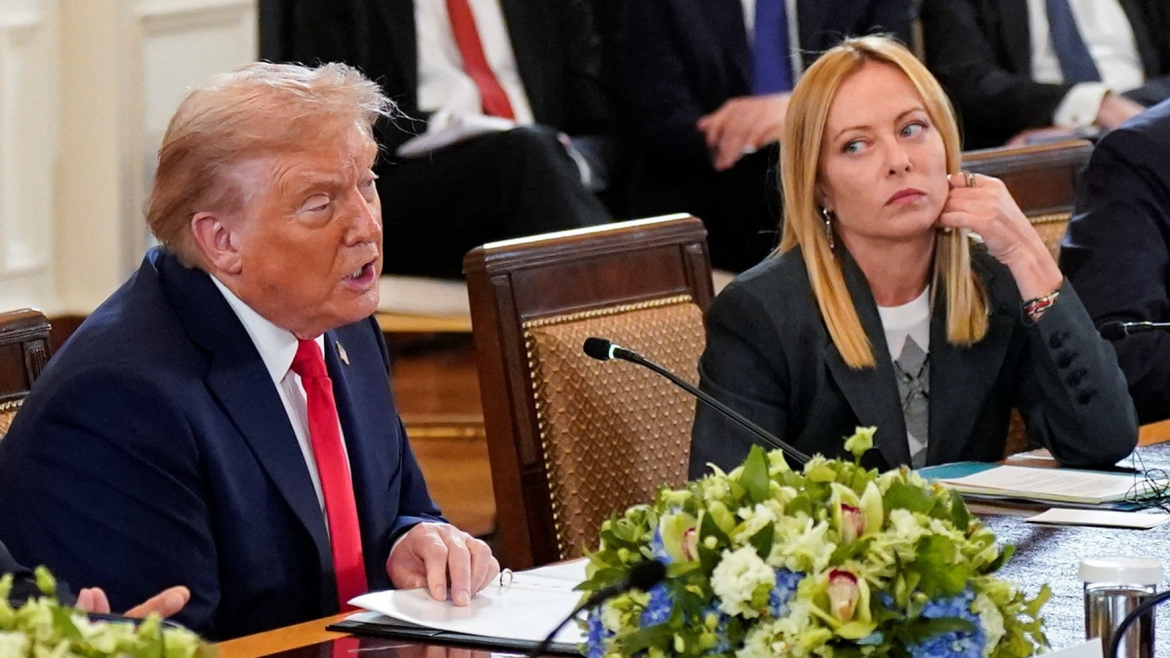 Donald Trump bezeichnet Giorgia Meloni als inakzeptabel. Der Streit um Papst Leo XIV. führt 2026 zum Bruch der transatlantischen Allianz zwischen den USA und Italien.