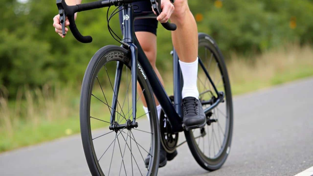 Knieschmerzen beim Radfahren: Ursachen und was wirklich hilft