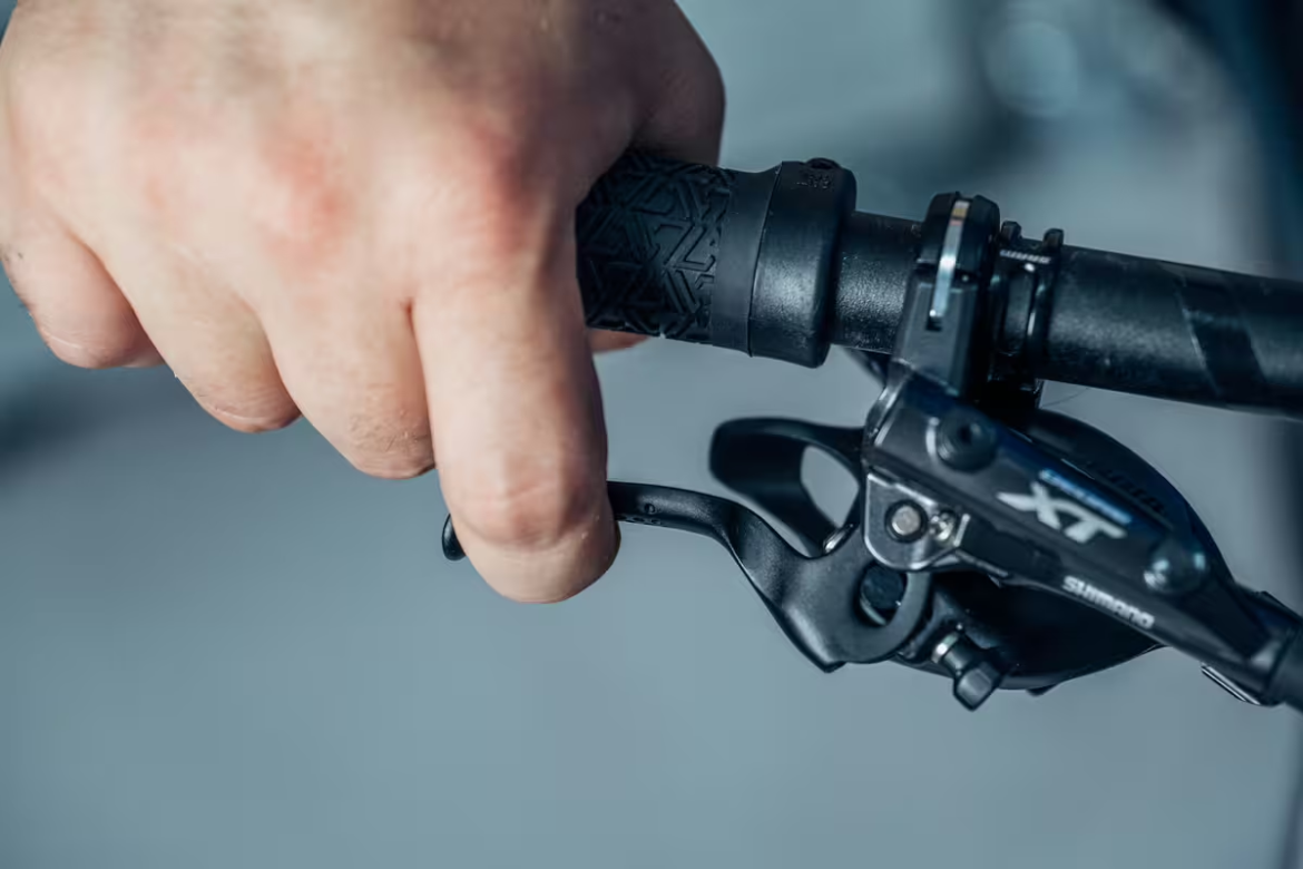 Fahrrad Bremsen einstellen: Schritt-für-Schritt für V-Brake und Scheibenbremse. Bremsen schleifen oder greifen nicht? So beheben Sie das Problem.