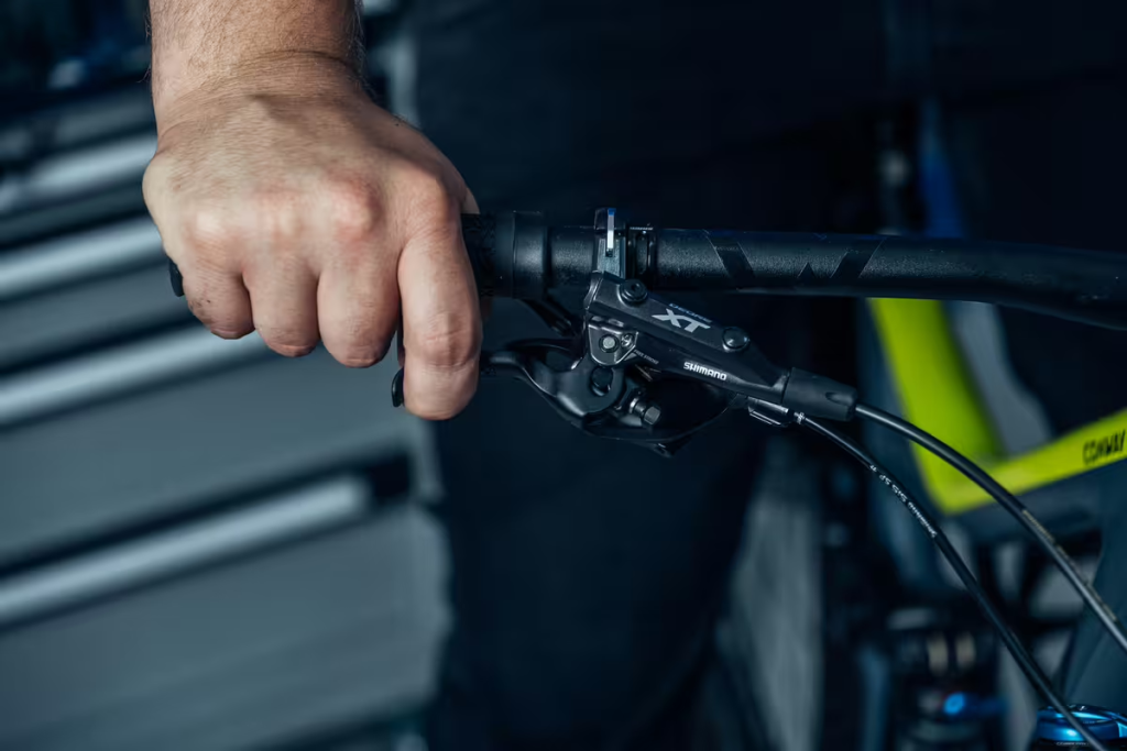 Fahrrad Bremsen einstellen: Anleitung für V-Brake und Scheibenbremse