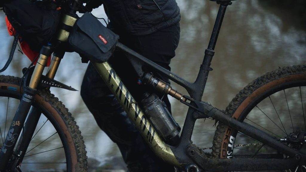 Fahrrad nach Regen pflegen: So schützen Sie Kette, Bremsen und Lager vor Schäden