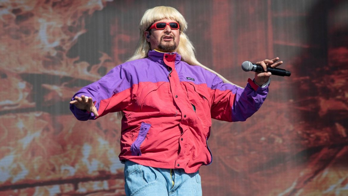 Oliver Tree in Rio de Janeiro gestorben: was über den Hubschrauberabsturz, die Opfer und die laufenden Ermittlungen bekannt ist.