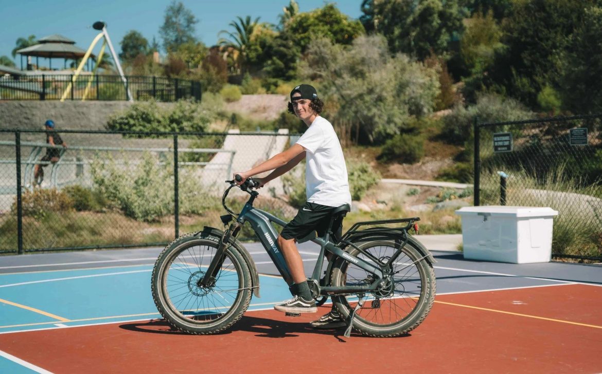 Fahrradrahmengröße nach Körpergröße bestimmen: Richtwerte, Schrittlänge, Formeln, Stack, Reach und Probefahrt für Citybike, MTB und Rennrad.