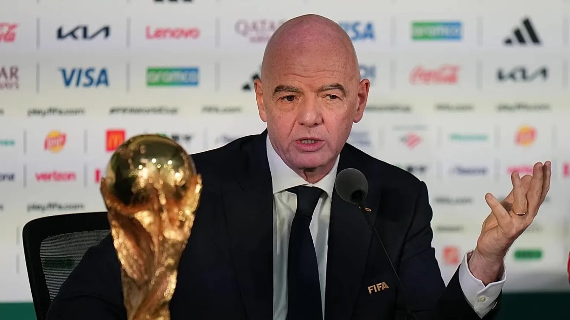 UEFA-Boykott gegen die FIFA: Europas 55 Verbände drohen wegen Infantinos Investorenplan mit dem Rückzug aus sämtlichen Wettbewerben.