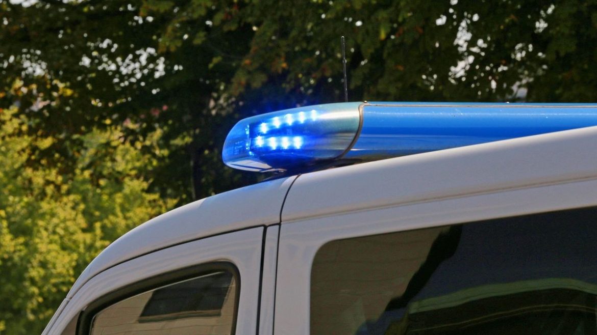 Geheimes Waffendepot bei Berlin entdeckt: 2 scharfe Waffen, ein Verdächtiger in Haft und Hinweise auf mögliche russische Agenten.