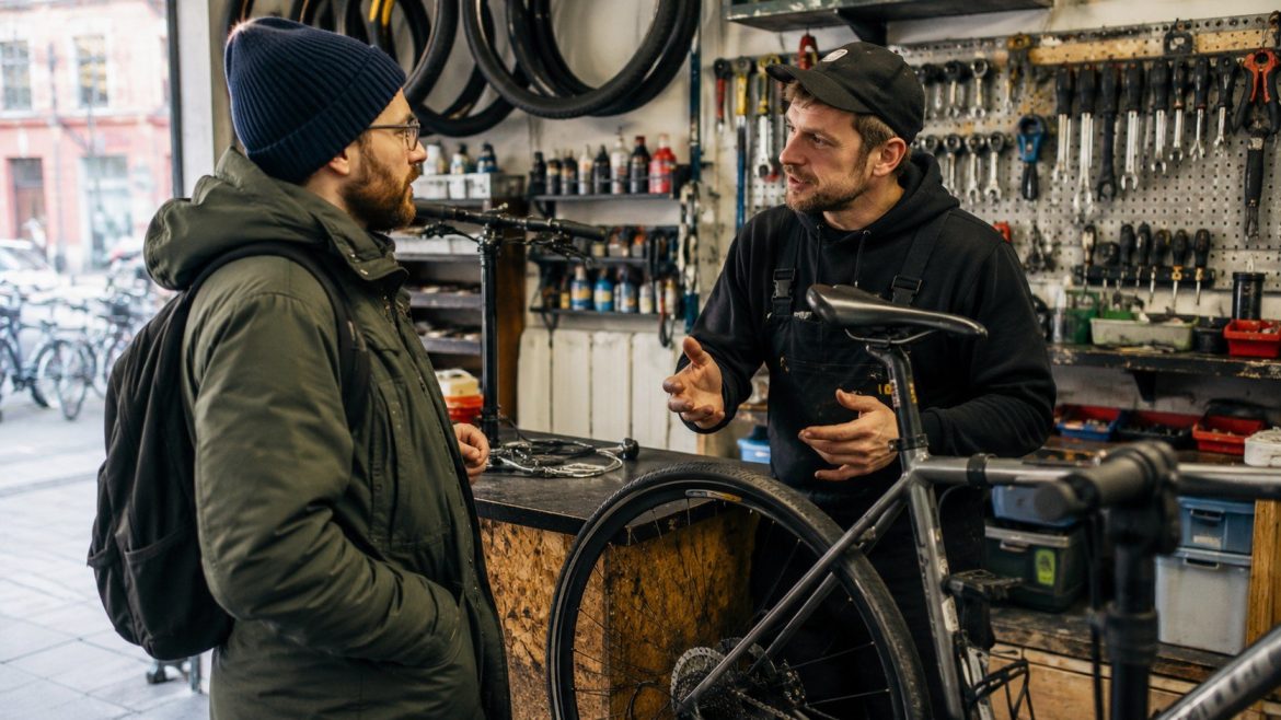 Fahrradwerkstatt Berlin günstig finden: aktuelle Preise für Inspektion, Reifen und Bremsen, Spartipps, Selbsthilfe-Angebote und Kriterien für faire Reparaturkosten.