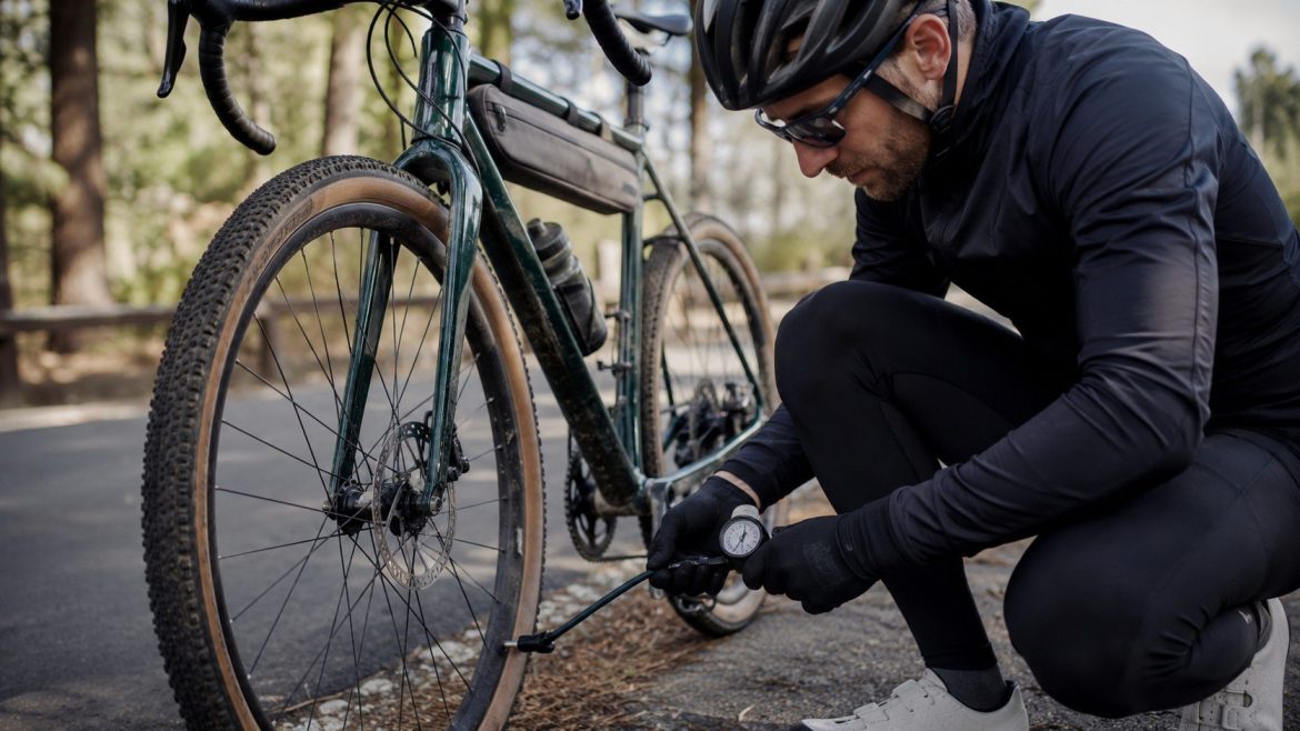 Reifendruck Fahrrad richtig wählen: Richtwerte für Rennrad, MTB, Gravel-, City- und E-Bike sowie Tipps zu Gewicht, Reifenbreite, bar, PSI und Tubeless.