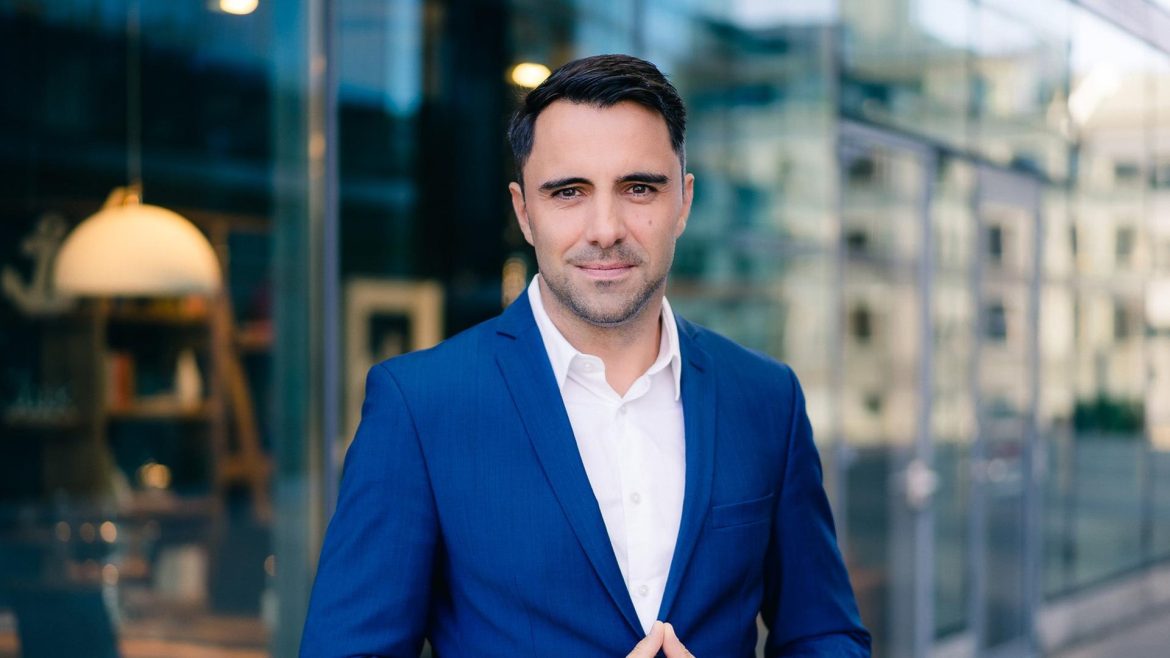 CDU Mecklenburg-Vorpommern scheitert mit 4,9 Prozent am Landtag. Daniel Peters tritt zurück, Philipp Amthor übernimmt den Landesverband kommissarisch.