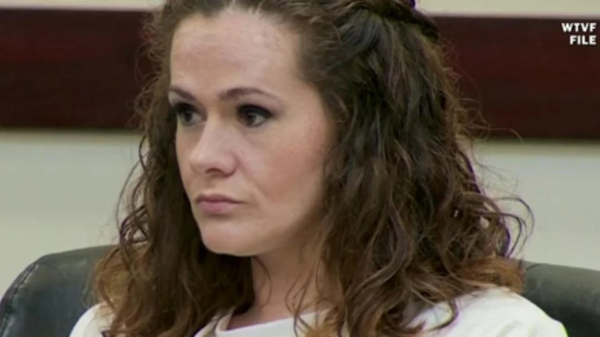 Christa Pike ist nach der gescheiterten Hinrichtung zurück im Gefängnis. Tennessee untersucht den Fall und setzt weitere Exekutionen aus.